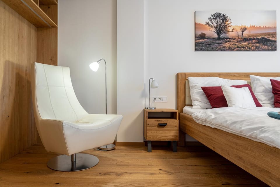 Bed, Photo of the whole room, Seating area, Bedroom