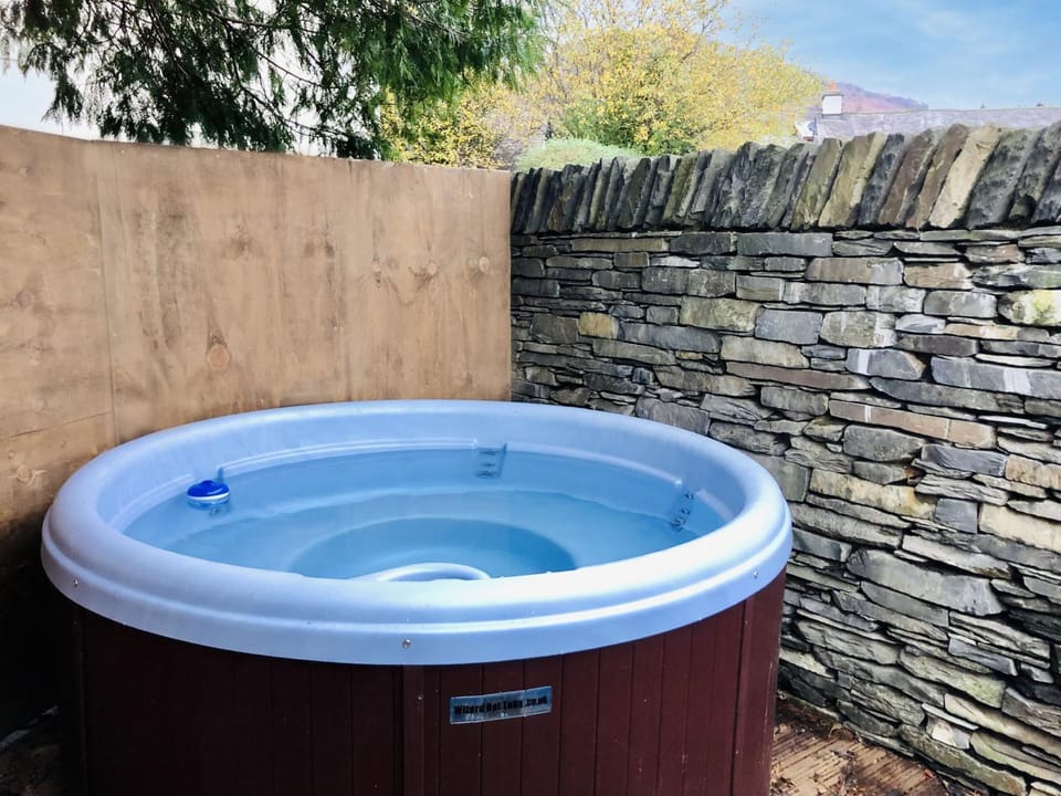 Property building, Hot Tub