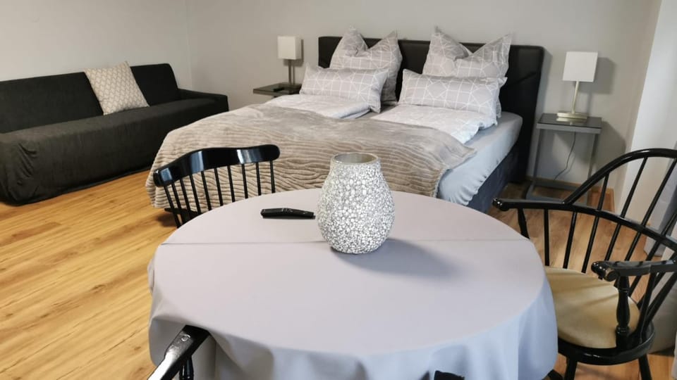 Seating area, Bedroom