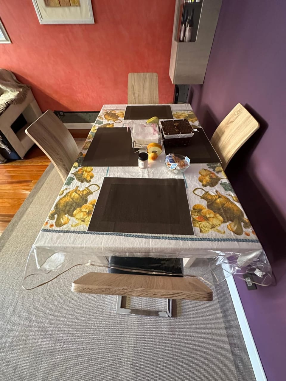 Food and drinks, Dining area, Food