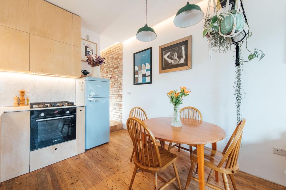 Dining area, kitchen
