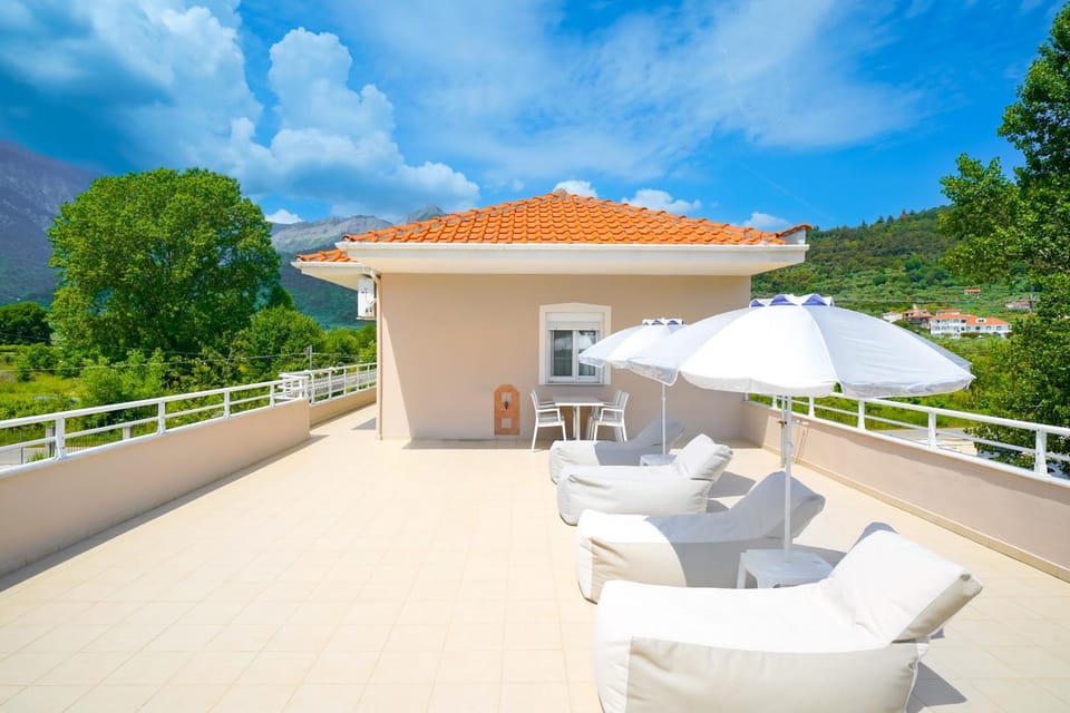 Balcony/Terrace, sunbed