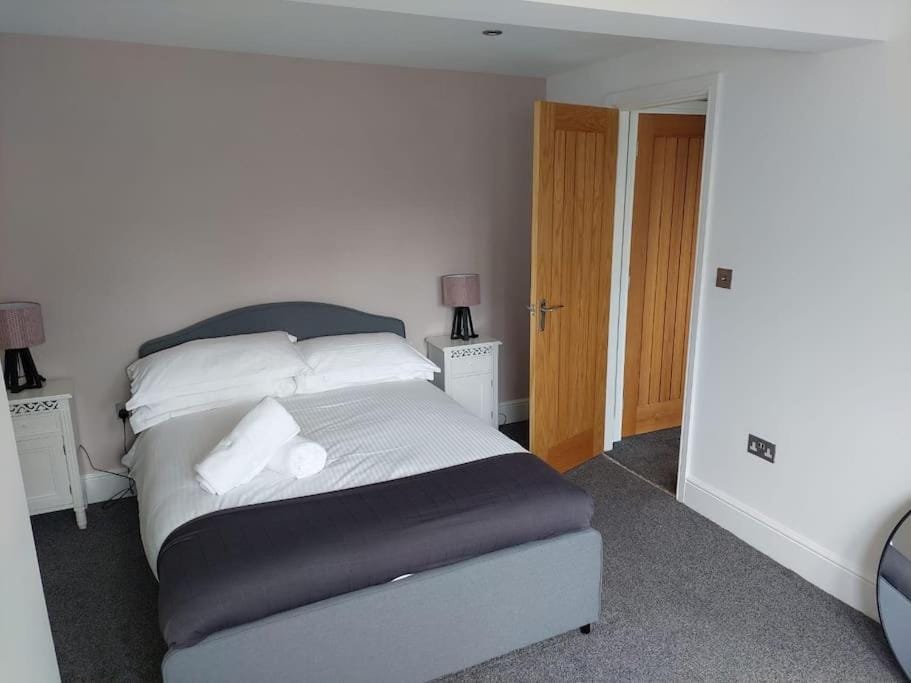 Jester Court - 2 bed apartment in the Centre of Windermere Village - FREE off-site Health Club access with Pool, Sauna, Steam Room & Gym Apartment in Windermere
