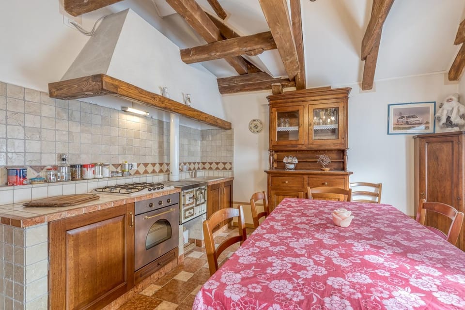 Kitchen or kitchenette, Photo of the whole room, Dining area, stove, kitchen