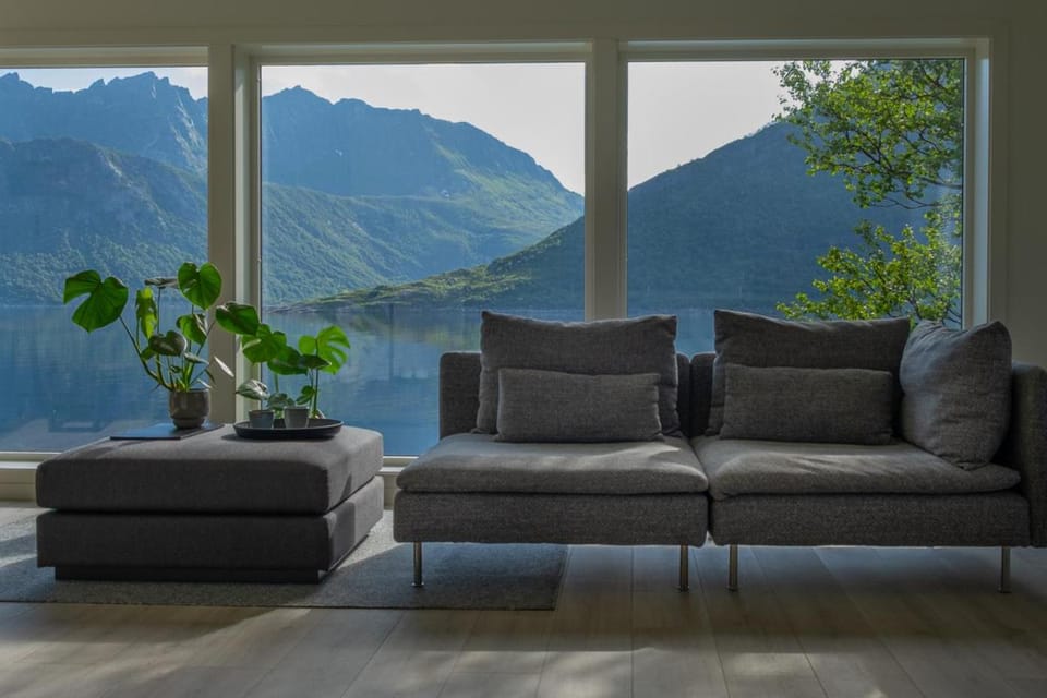 Day, Natural landscape, Living room, Seating area, Mountain view