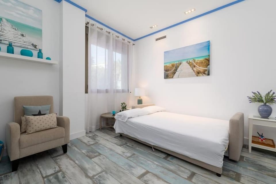 Bed, Living room
