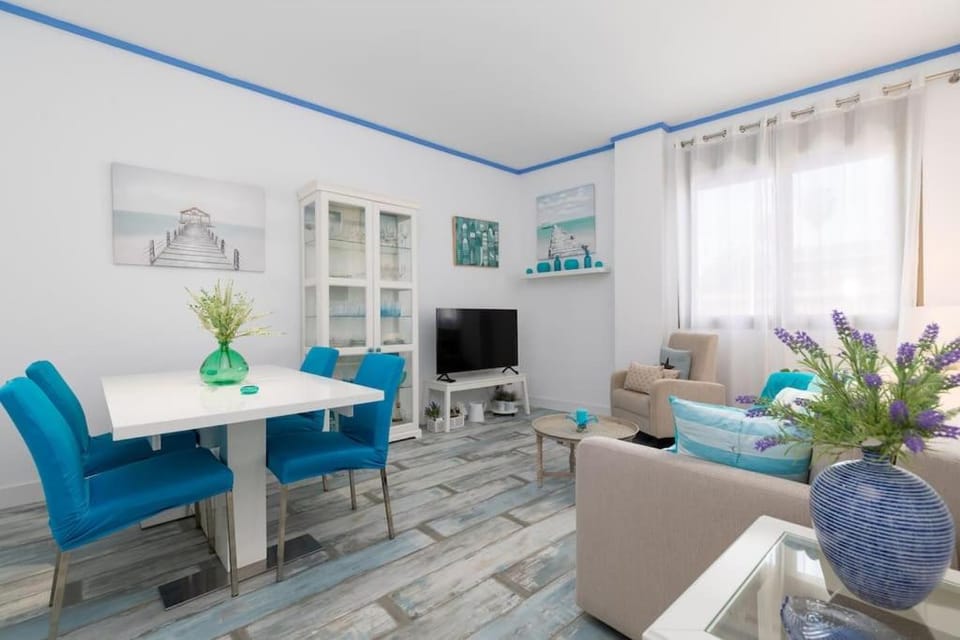 Communal lounge/ TV room, Living room, Dining area
