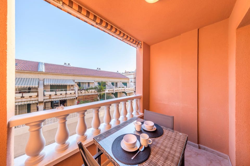 View (from property/room), Balcony/Terrace, Dining area