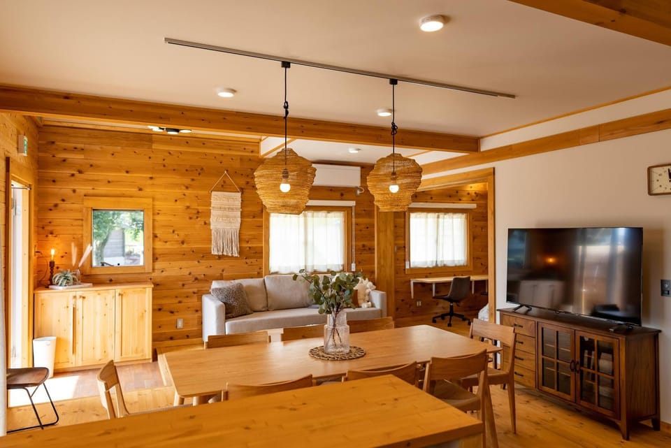 TV and multimedia, Kitchen or kitchenette, Living room, Dining area