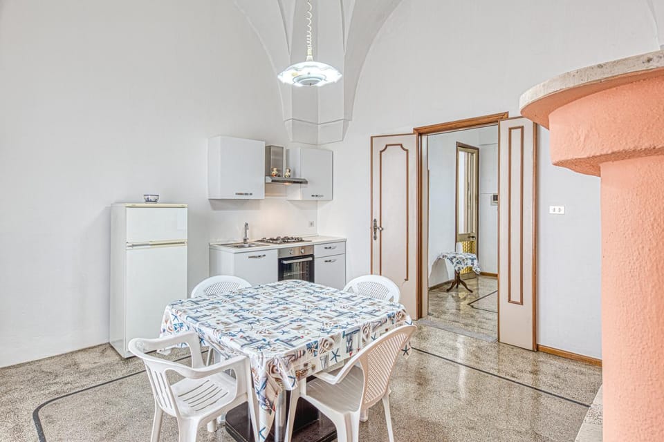 Property building, Kitchen or kitchenette, Living room