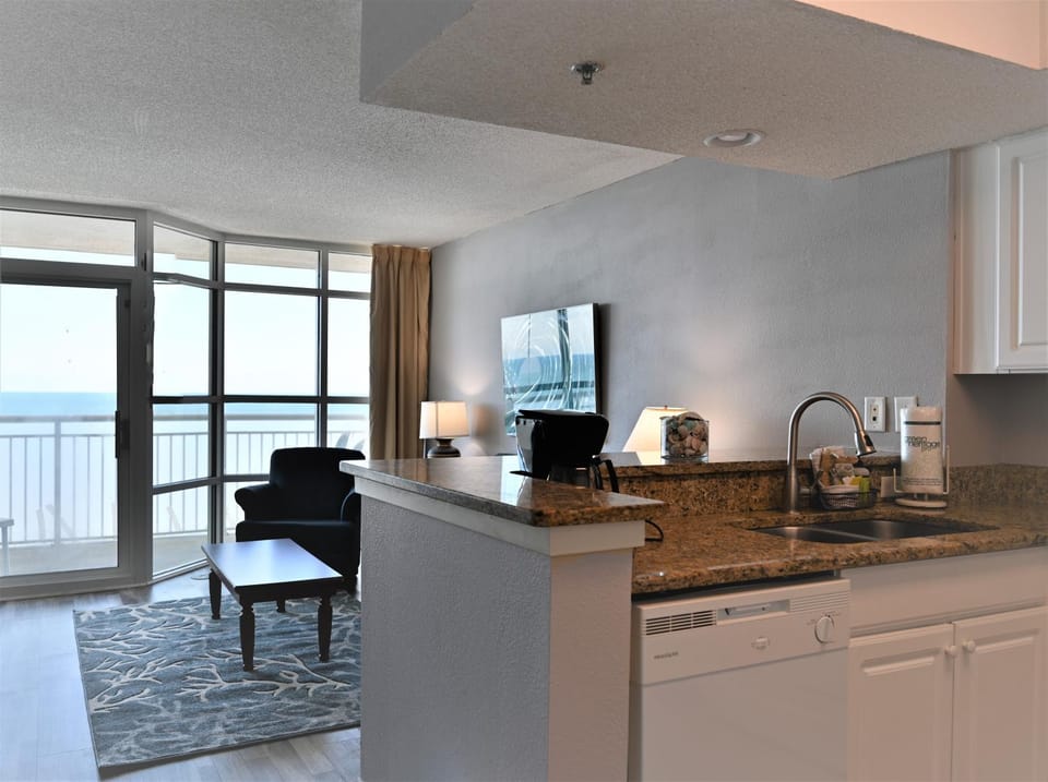 Coffee/tea facilities, Kitchen or kitchenette