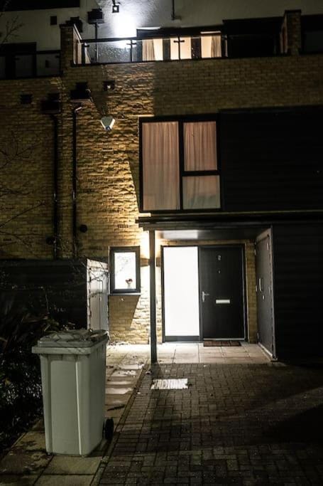 Exquisite cozy house, close to Train Station and amenities Villa in Romford