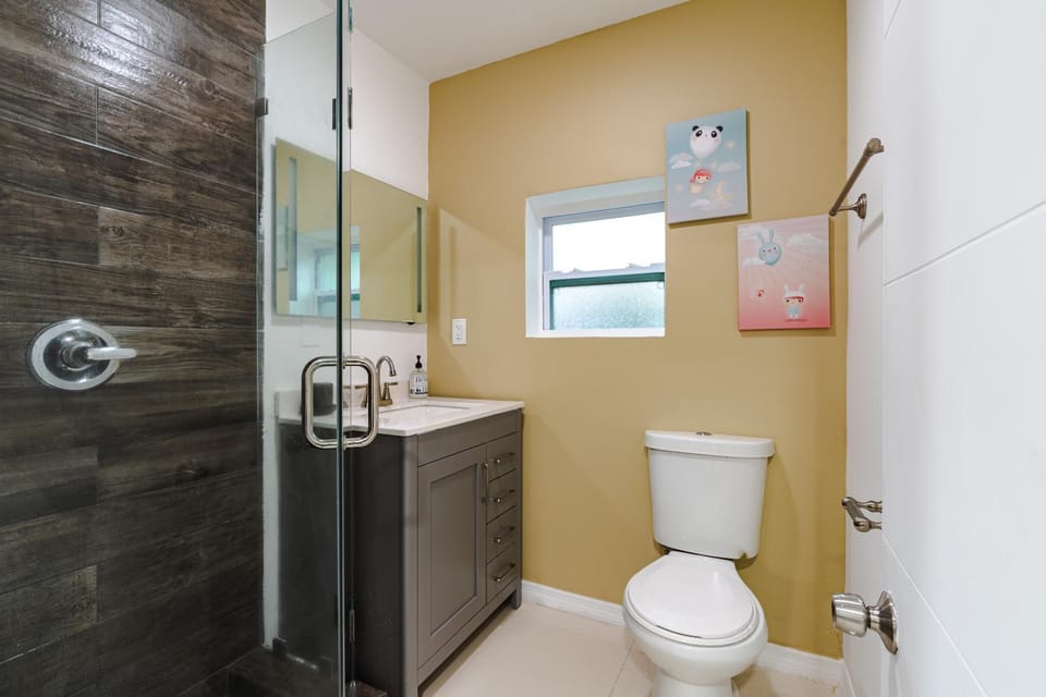 Shower, Toilet, Bathroom