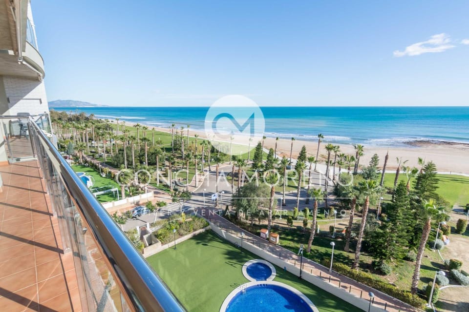 Pool view, Sea view
