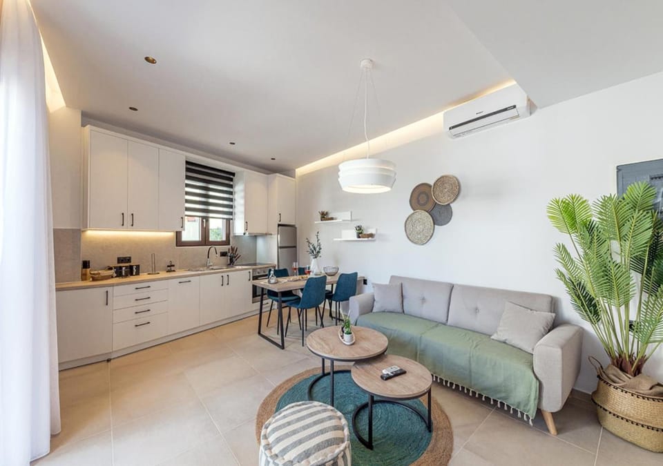 Kitchen or kitchenette, Living room, air conditioner