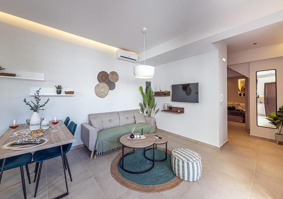 TV and multimedia, Living room, Dining area, air conditioner
