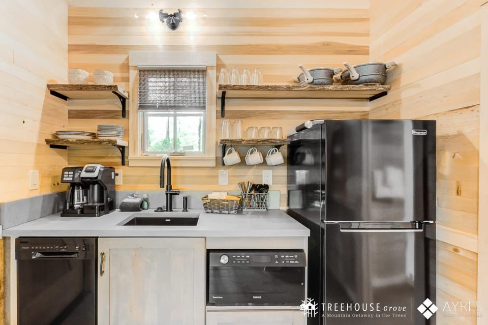Coffee/tea facilities, Kitchen or kitchenette, dishwasher