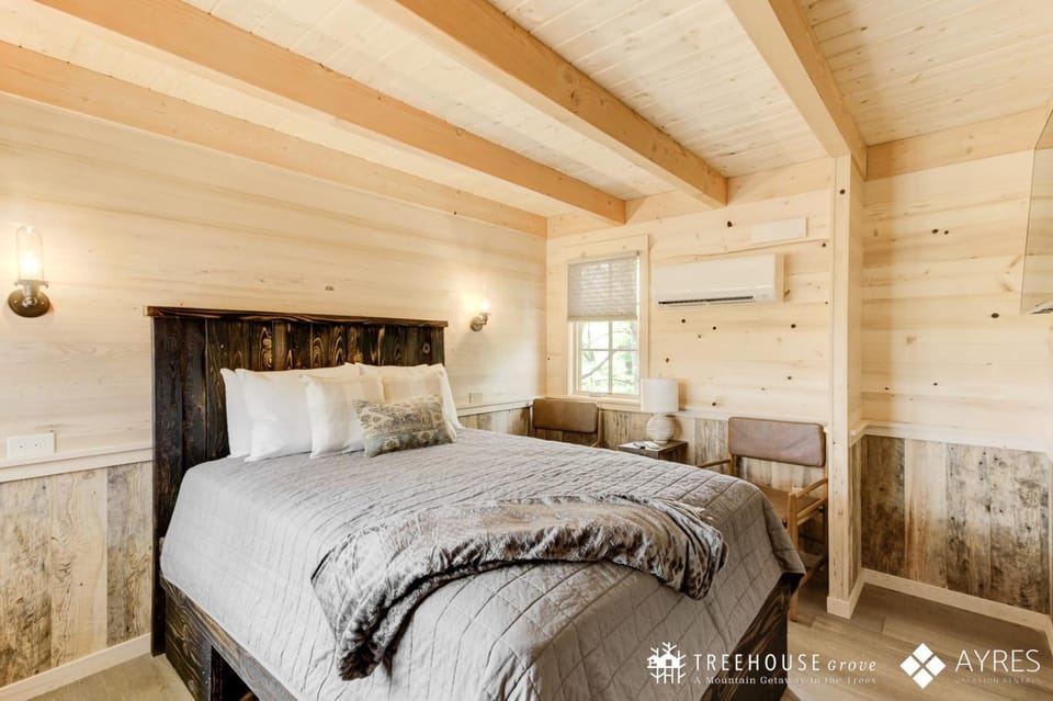 Bed, Bedroom, air conditioner