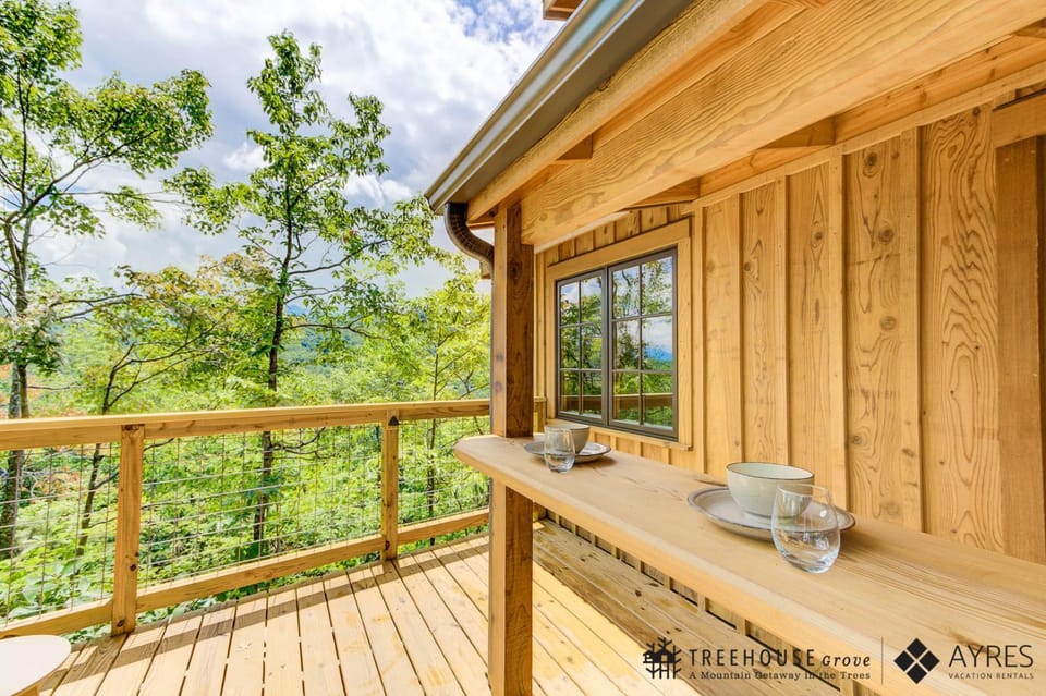 Patio, Spring, Day, Natural landscape, View (from property/room), Balcony/Terrace, Dining area