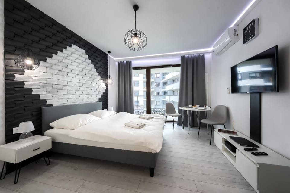 Bed, TV and multimedia, Photo of the whole room, Seating area, Bedroom