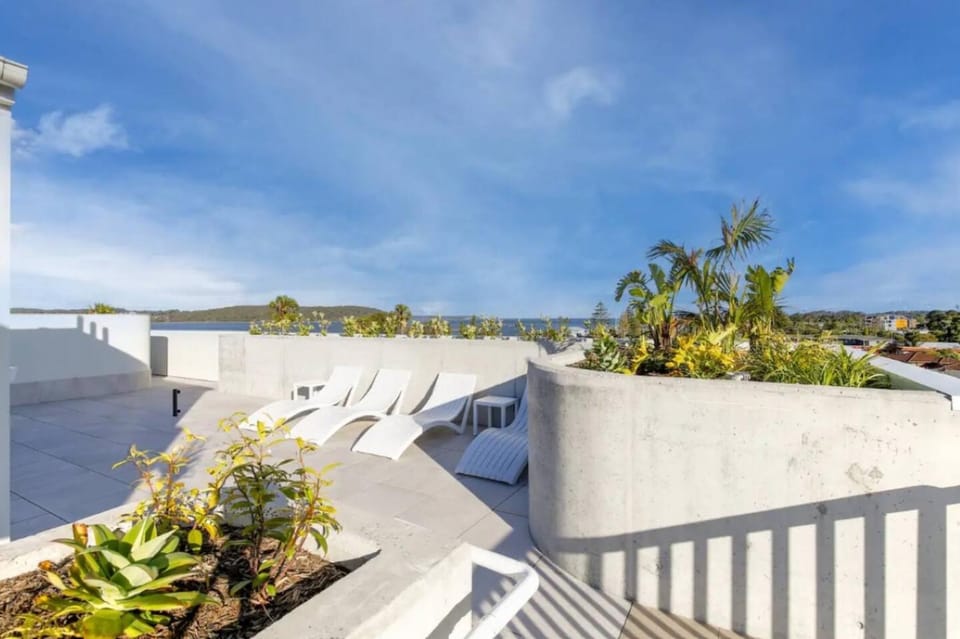 Stunning 1-Bed Bayside Apartment with Superb Views Apartment in Batemans Bay