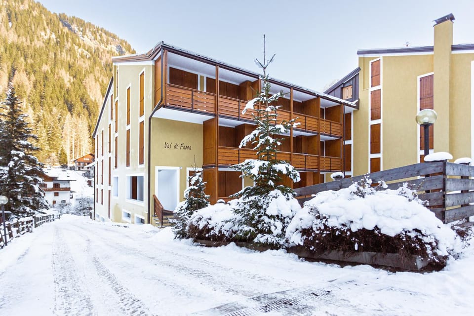 Property building, Day, Natural landscape, Winter, Mountain view