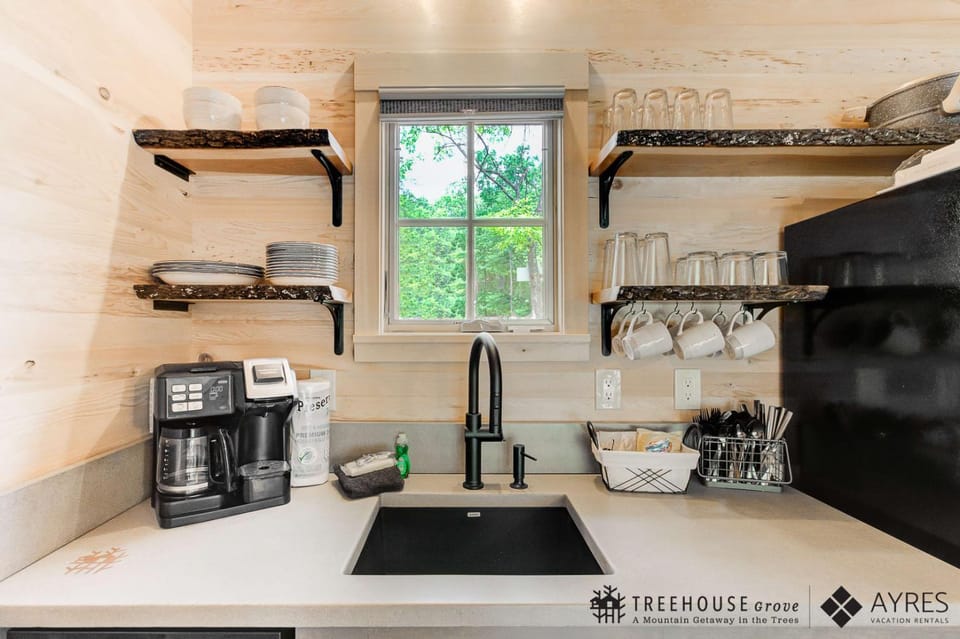 Coffee/tea facilities, Kitchen or kitchenette, dishwasher