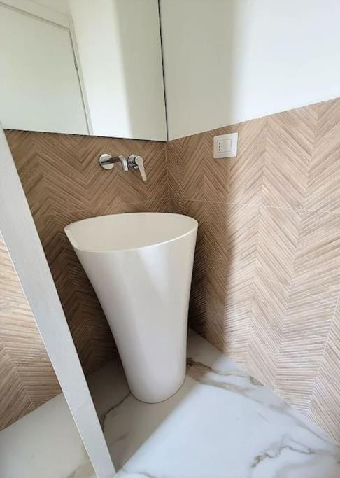 New Cozy Studio 7 Metro stops to DUOMO! Apartment in Milan