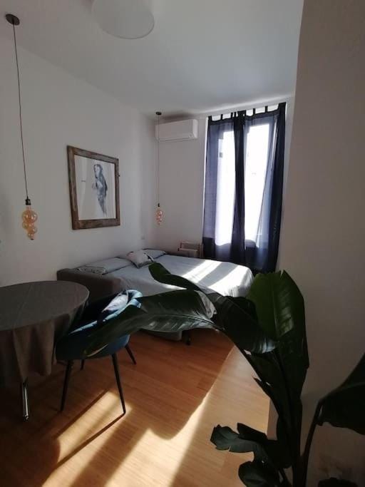New Cozy Studio 7 Metro stops to DUOMO! Apartment in Milan