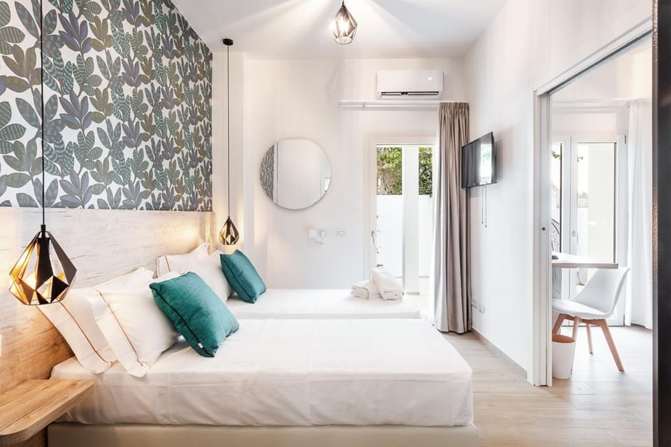 Bed, Photo of the whole room, Bedroom, air conditioner