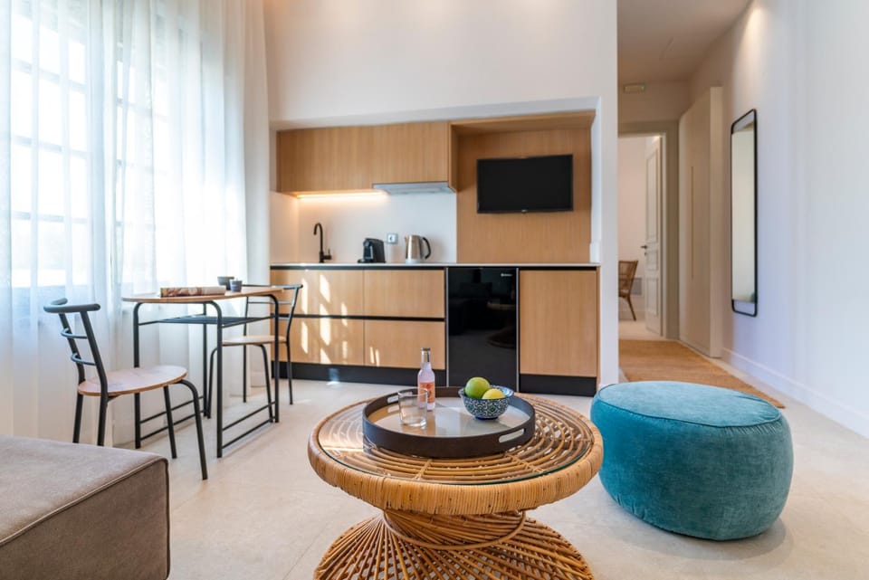 TV and multimedia, Kitchen or kitchenette, Seating area, Dining area