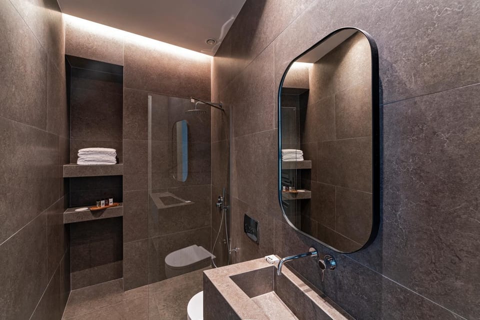 Shower, Toilet