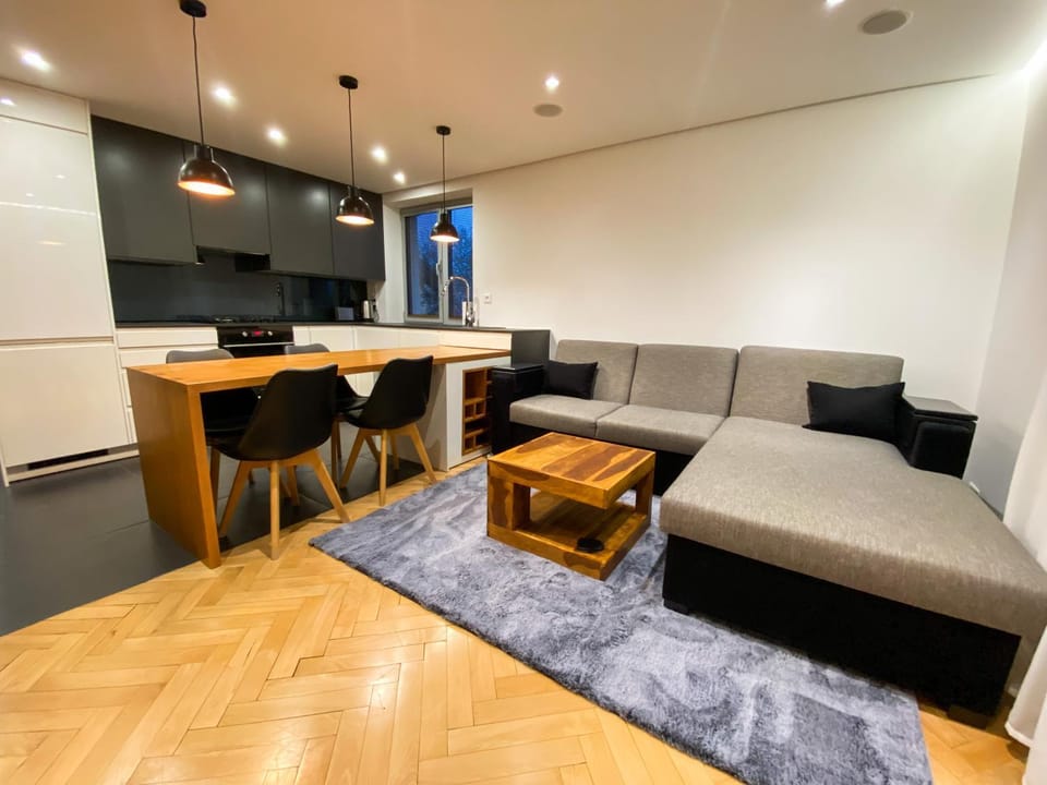 Kitchen or kitchenette, Living room, Seating area, Dining area