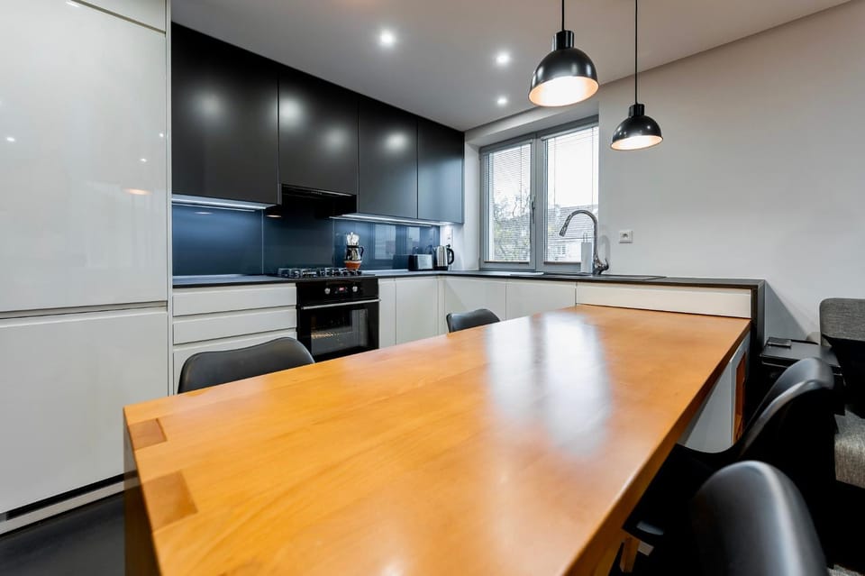 Kitchen or kitchenette, Dining area, minibar, pet friendly, stove