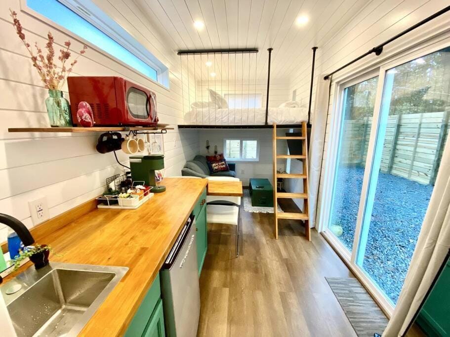 Entirely Private Tiny Home - 1 Mile to UF Apartment in Gainesville