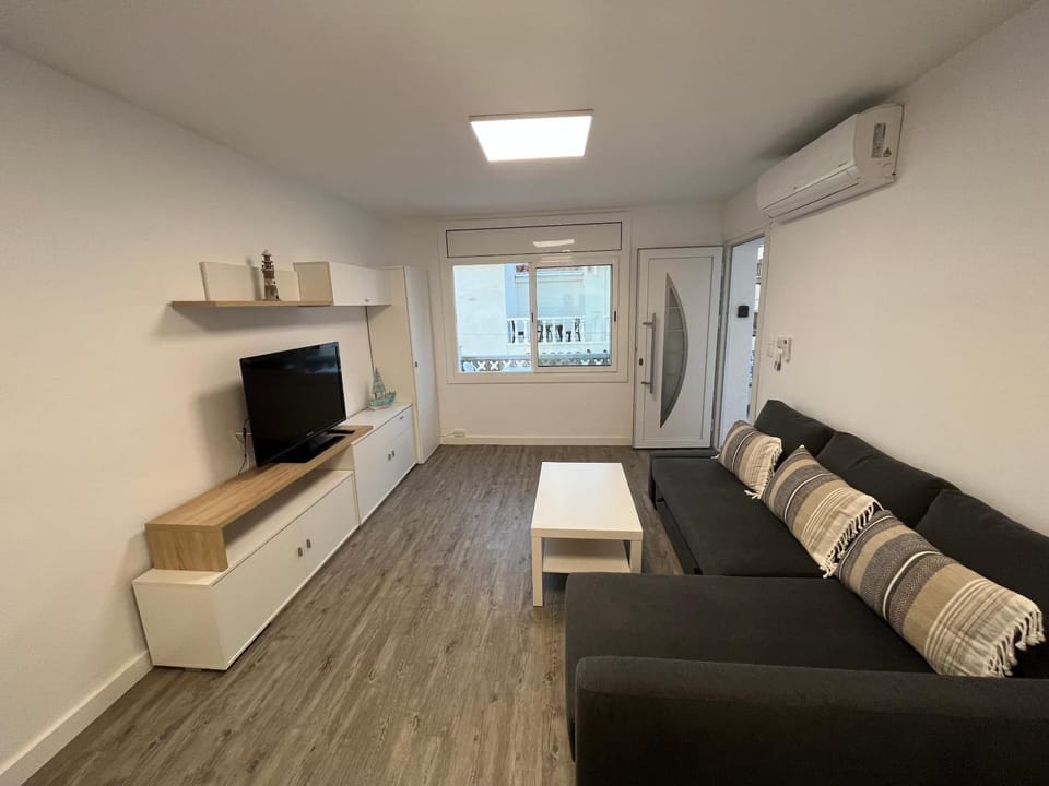 TV and multimedia, Living room, Dining area, air conditioner, air conditioner