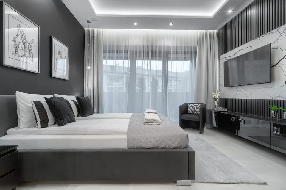 Bed, TV and multimedia, Photo of the whole room
