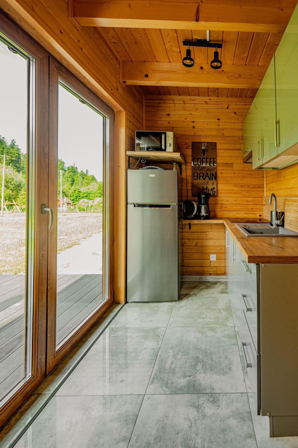 Coffee/tea facilities, Kitchen or kitchenette, microwave, oven, stove