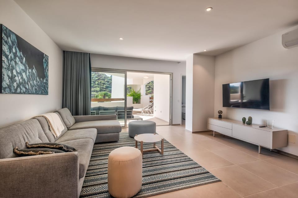Communal lounge/ TV room, Living room