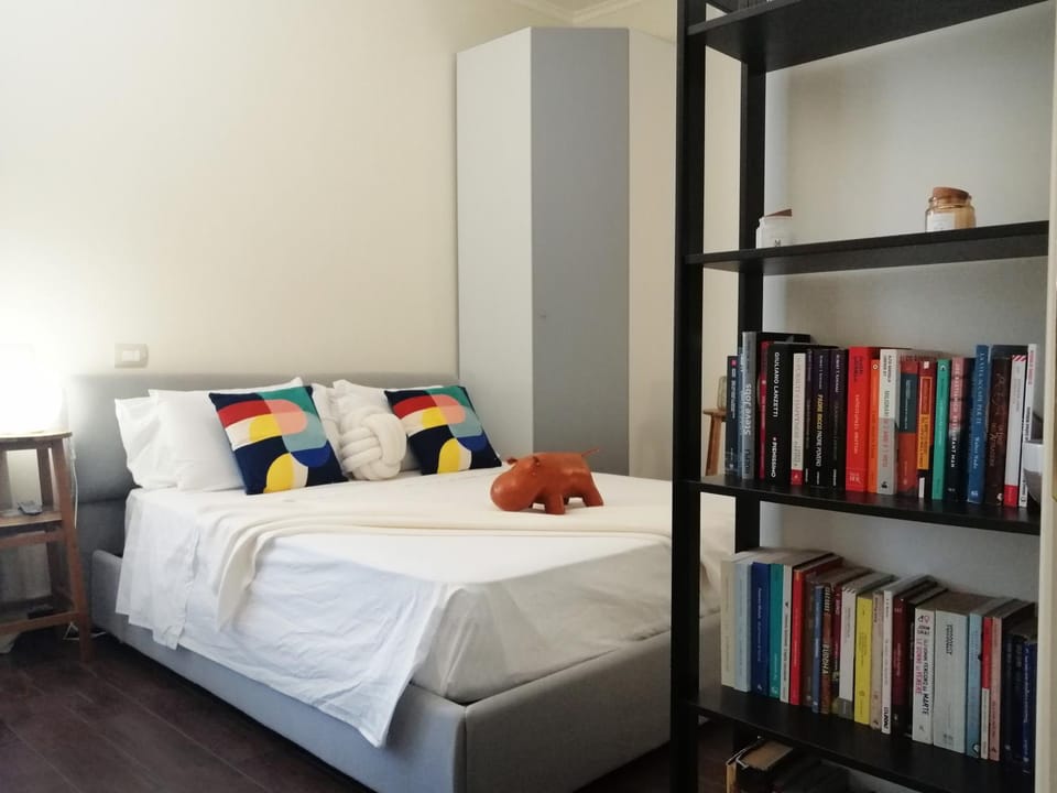 Bed, Library, Photo of the whole room, Bedroom