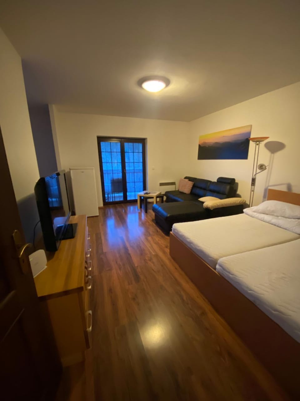 Bed, TV and multimedia, Living room