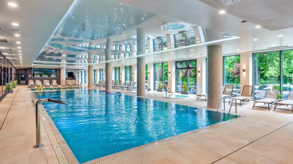 Swimming pool, sunbed