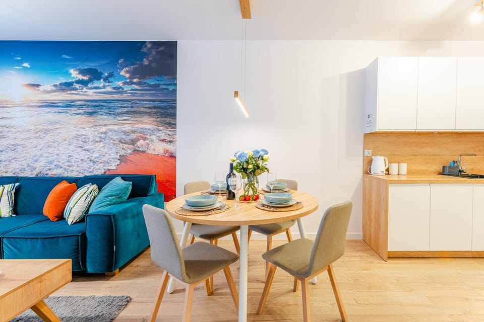 Kitchen or kitchenette, Living room, Seating area, Dining area