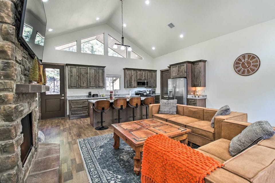 Pet-Friendly Show Low Cabin: Near Hiking! Cabin in Show Low