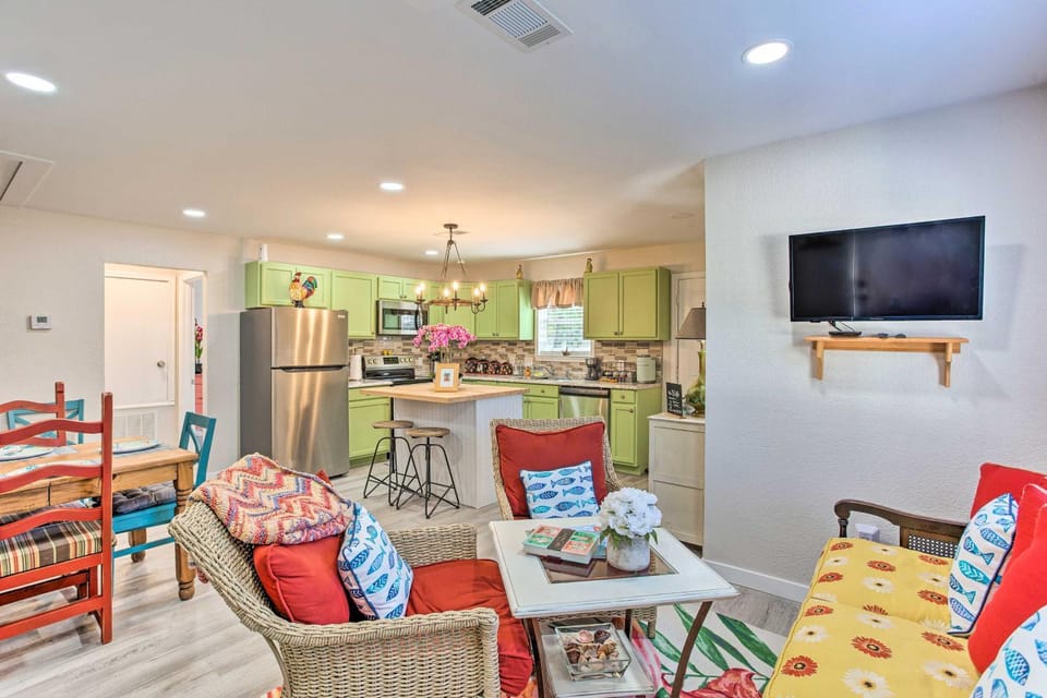 Walk to Cedar Creek Reservoir: Home w/ Fire Pit! House in Tool