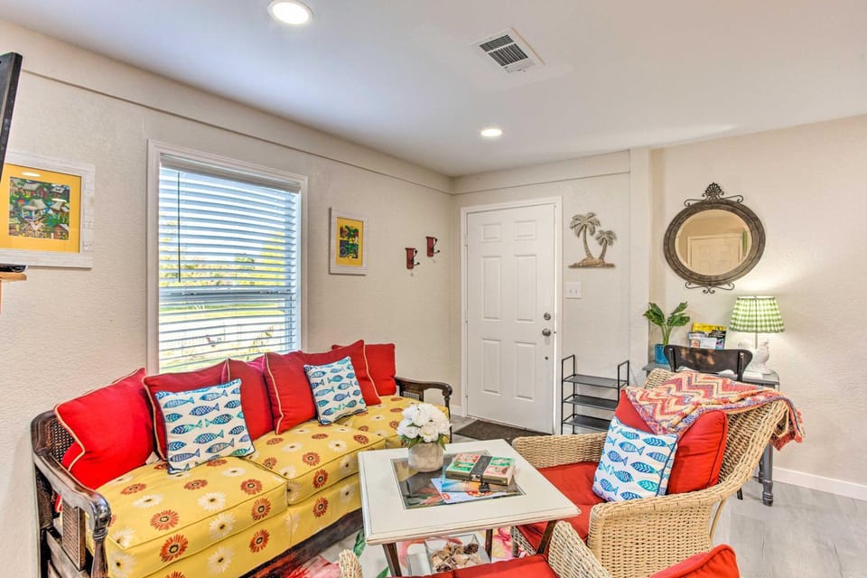 Walk to Cedar Creek Reservoir: Home w/ Fire Pit! House in Tool