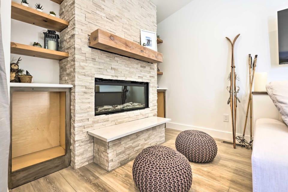 Chic Condo w/ Fireplace: Walk to Main St Frisco! House in Frisco