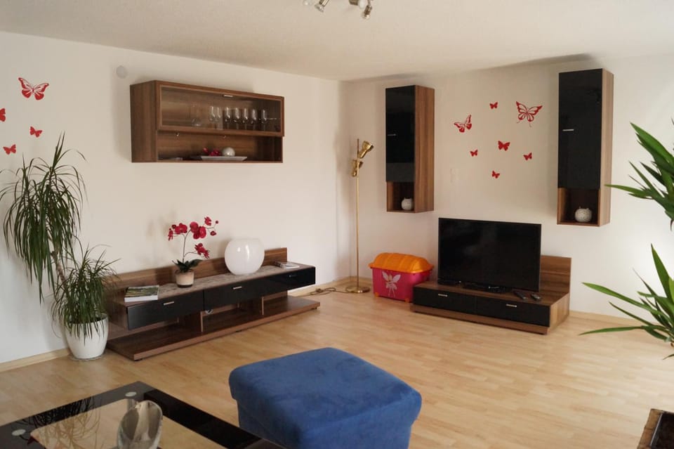 Communal lounge/ TV room, TV and multimedia, Living room, Seating area