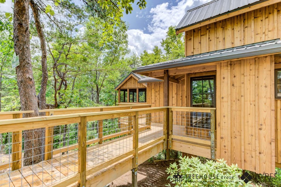 Property building, Spring, Day, Natural landscape, View (from property/room), Balcony/Terrace