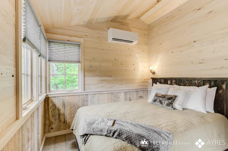 Bed, Bedroom, air conditioner